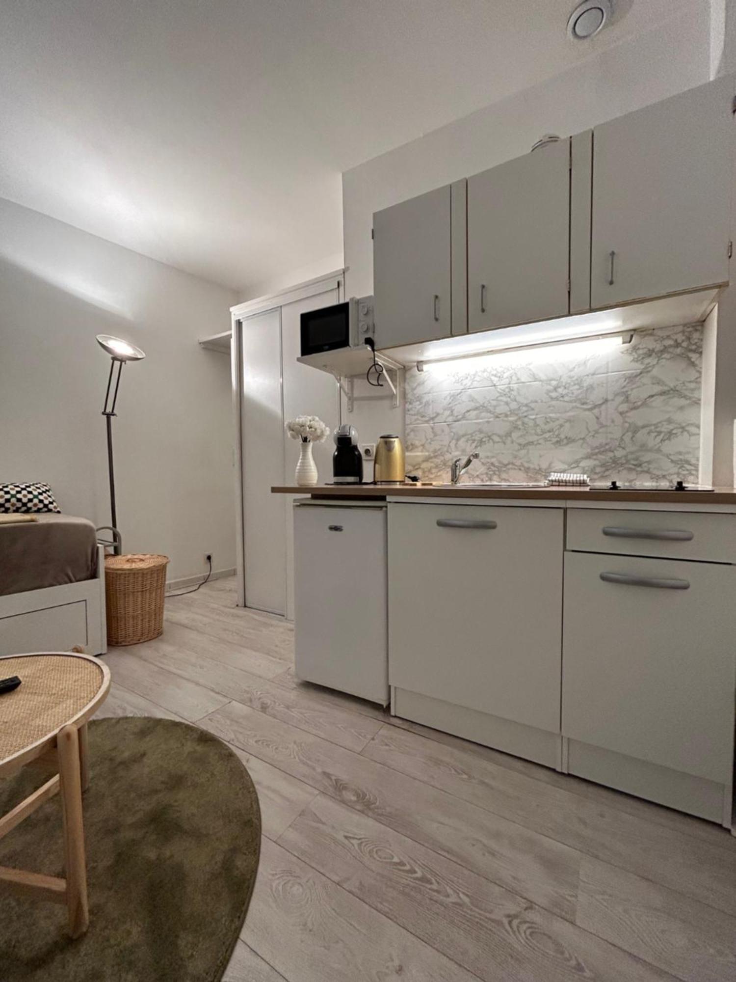 Au Charme Des Carmes - T1 Sur Cour - Metro A & B Lägenhet Toulouse Exteriör bild
